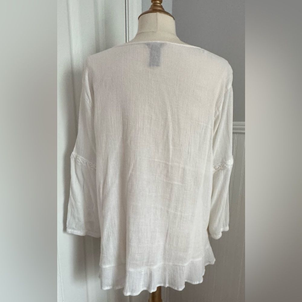 Timeless! Multiples white button top! - Picture 15 of 16
